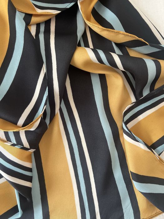 Fusta noua, eleganta, subtire si usoara, intr o combinatie minunata de dungi de la Zara, M