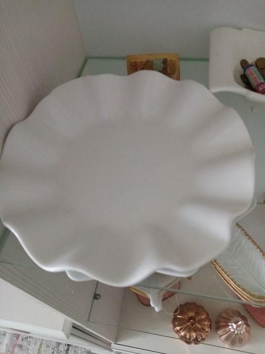 Тарелочки белые.