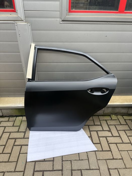 Двери Toyota  Corolla 180