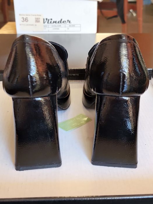 Офицялни  затворени обувки лачени