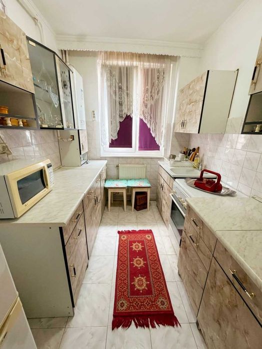 Apartament cu 2 camere, situat în zona ultracentrală a orașului Piatra-Neamț. Imobilul este dotat cu multiple îmbunătățiri. Str Mihai Eminescu