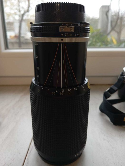 Фотоапарат nikon fe2 и обектив NIKKOR 80-200mm