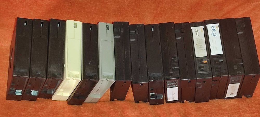 15 bucati Casete / cartdrige - de stocare de date ( DLT )