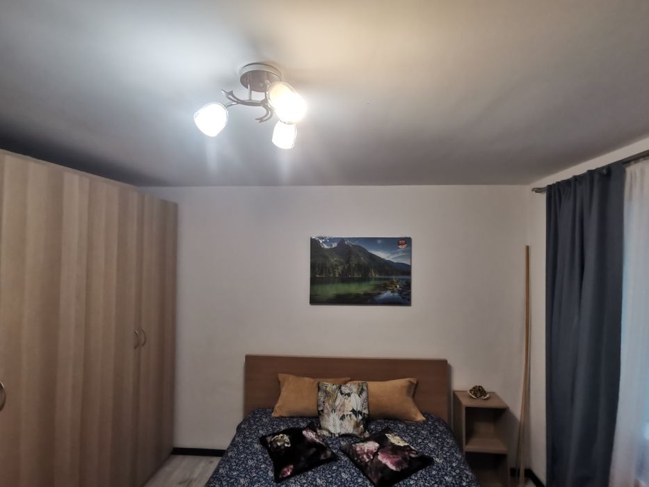 Închiriez apartament 3 camere