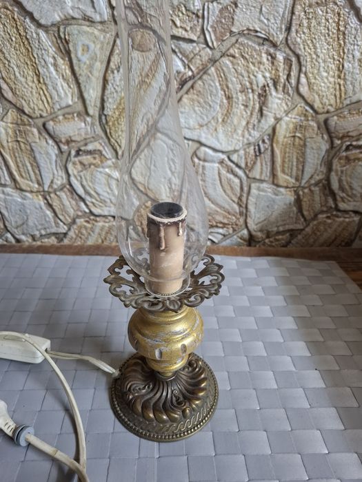 Бронзова лампа работеща