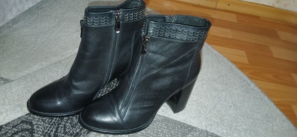 Продам женскую обувь