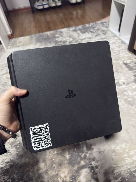 Продам PS4 Slim на 1Tb