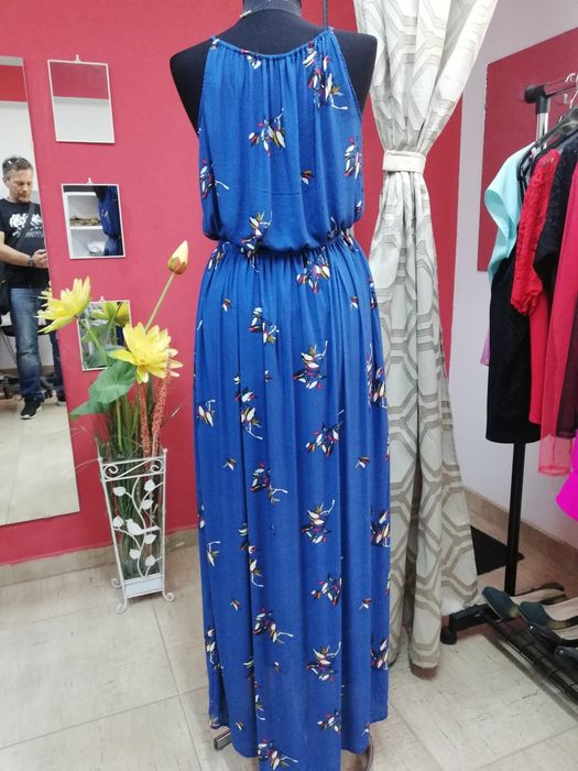 Vând rochii și bluze unicat