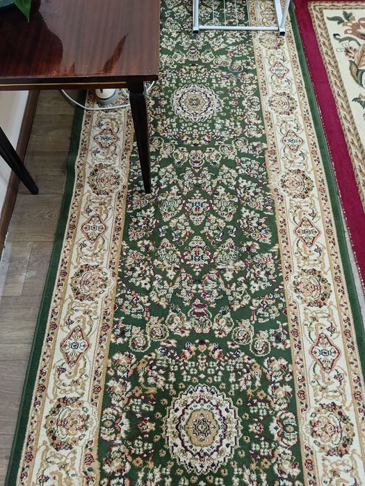 Продается ковры в хорошем состаяние