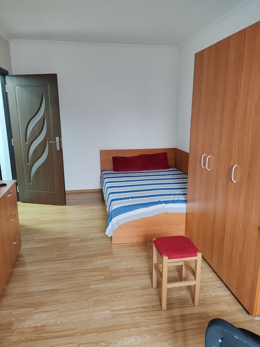 Dau în chirie garsoniera Str Vladeasa nr 76 bloc D6 Oradea