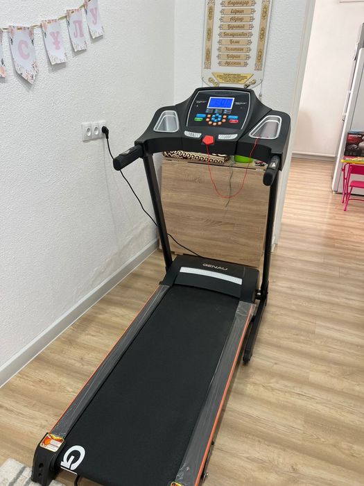 Продаётся беговая дорожка GENAU