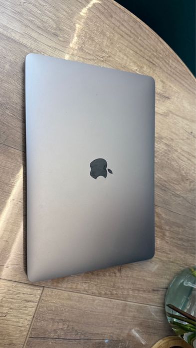 Продам MacBook ( макбук) 512GB Touch Bar