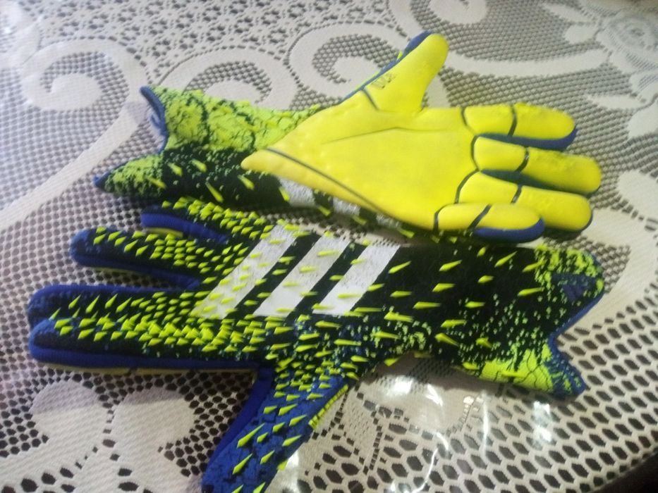 Перчатки Adidas predator