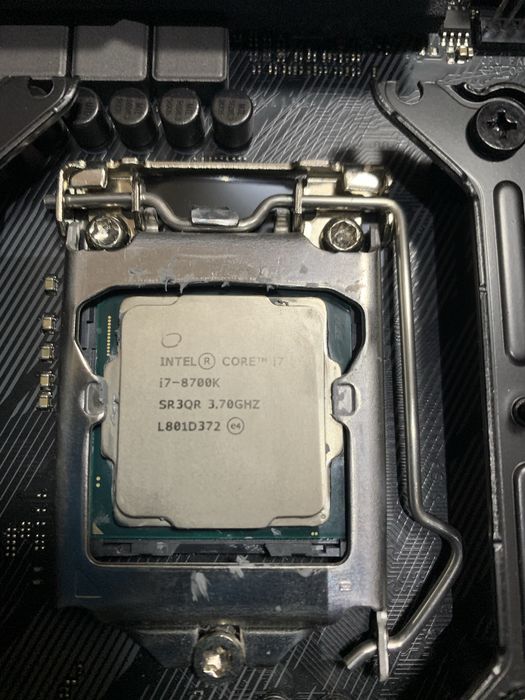 Дъно с процесор Intel Core I7 8700k и Asus Strix z370 g-gaming wi-fi