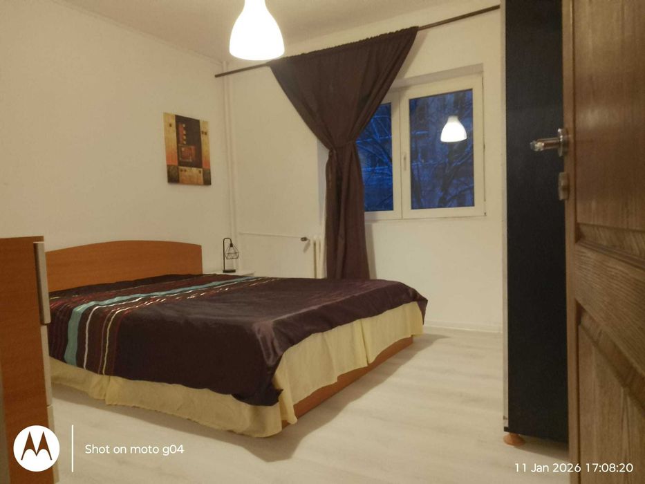 Particular inchiriez apartament 3 camere