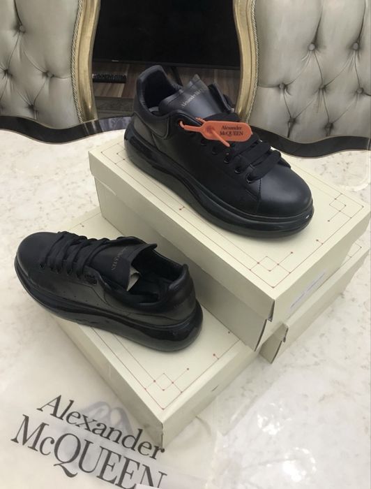 Adidasi Alexander McQueen nou