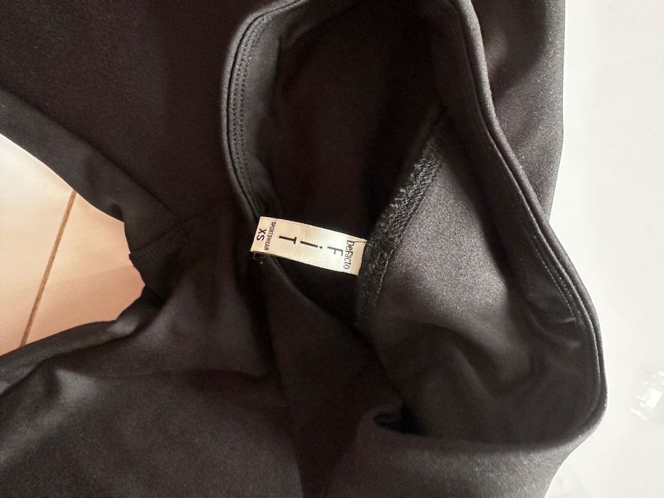 Дамски спортен клин с неонови акценти