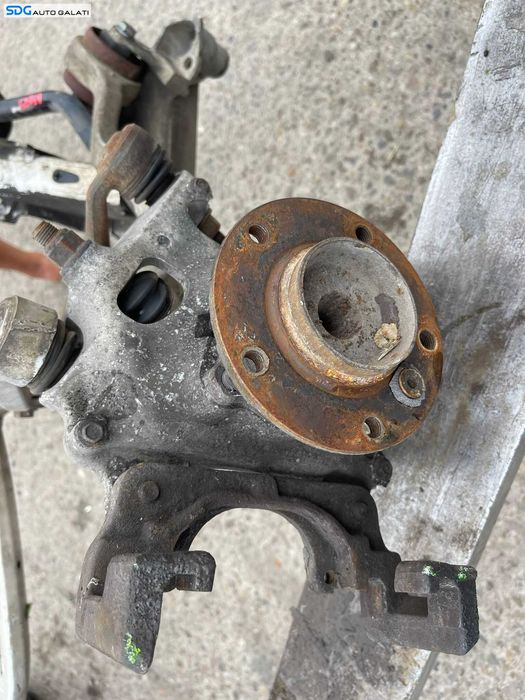 Fuzeta cu Rulment Stanga Fata BMW Seria 5 E60 E61 525 530 2.5 3.0 D 2003 - 2010 Cod 6760953 [B3225]