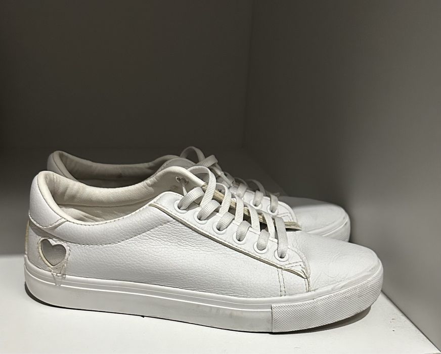 Продам кроссовки