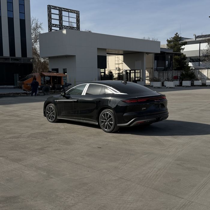 BYD HAN L (701km Lidar)