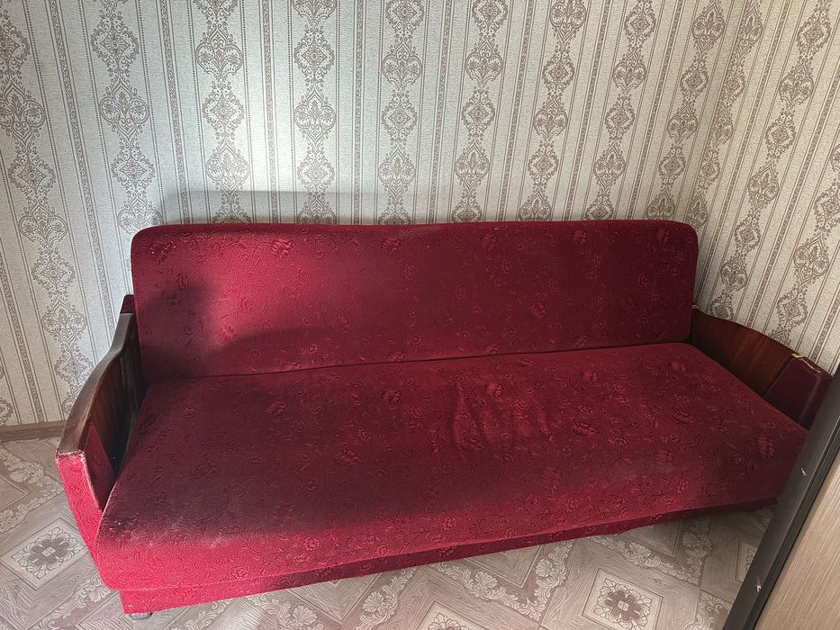 Отдам диван даром