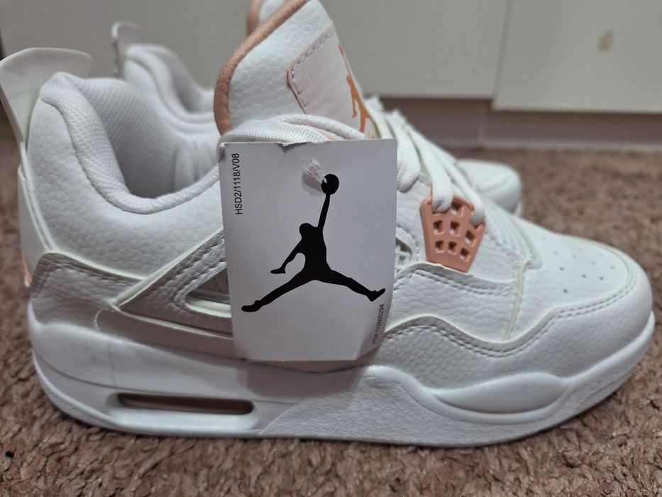 Дамски спортни кецове