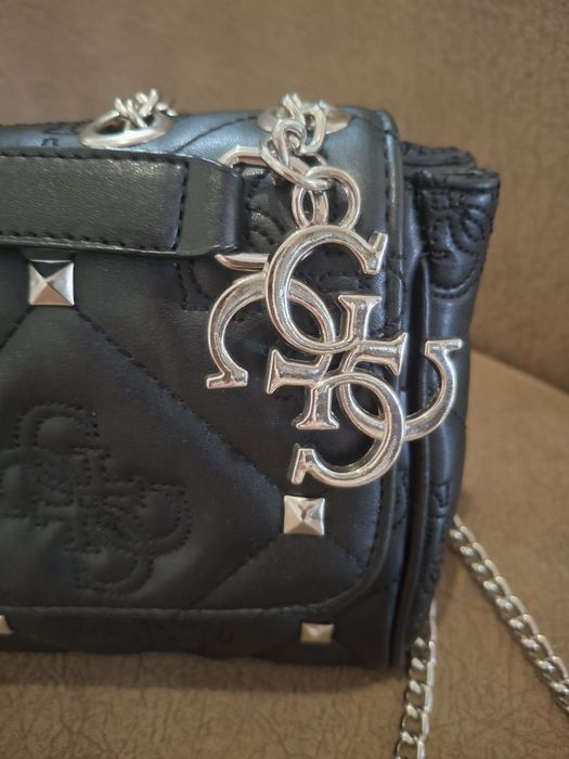 Дамска чанта Guess