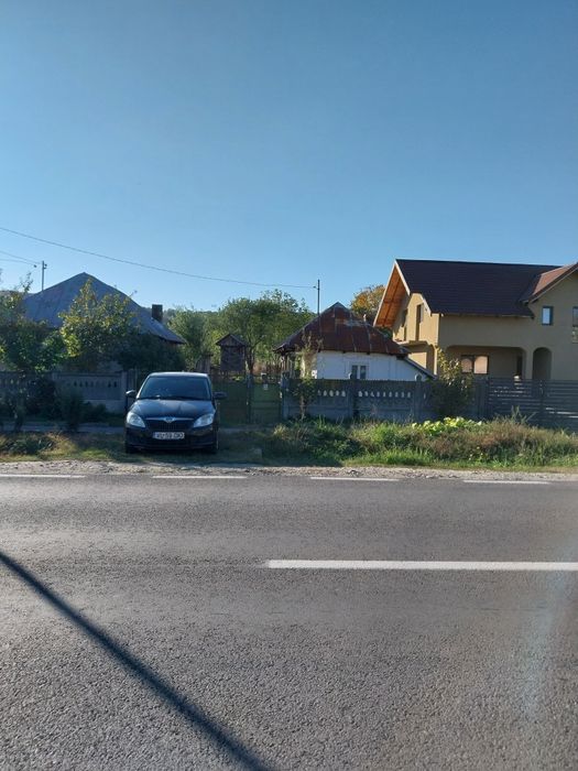 Casa bătrânescă cu teren generos în localitate