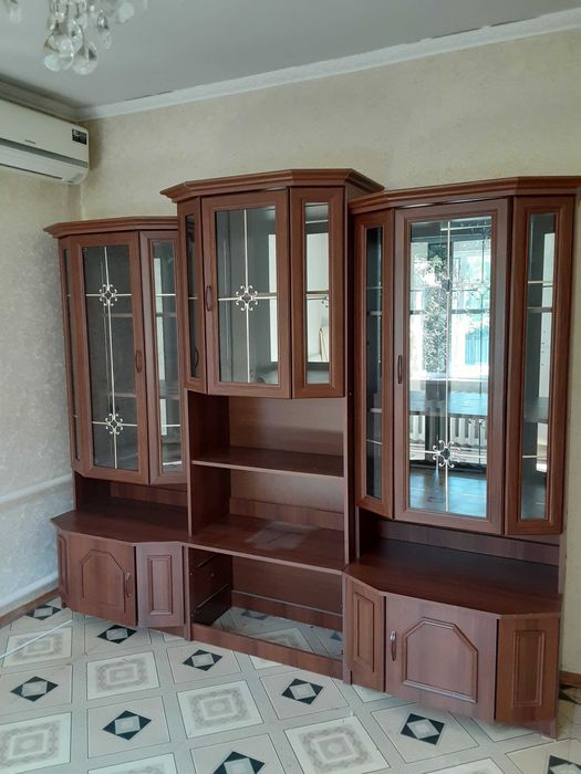 Шкаф сервант тройка