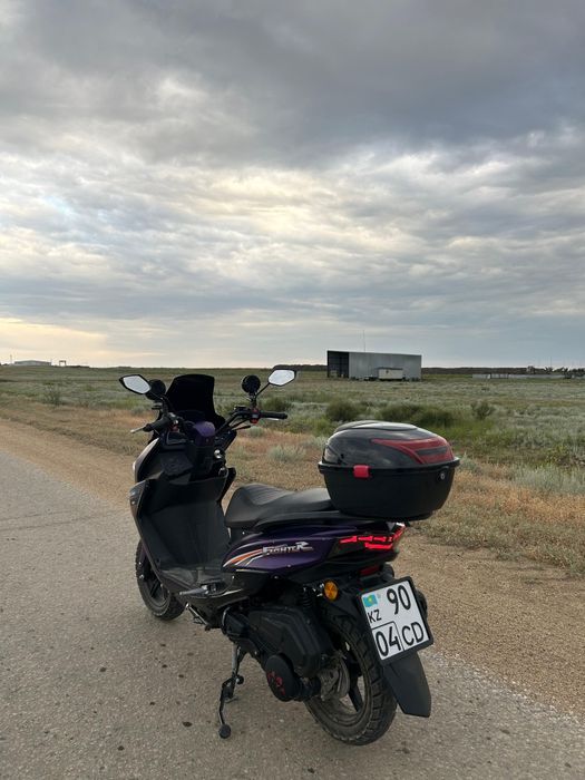 Макси-мопед 180куб
Два комплекта ключей 
На учёта стоит