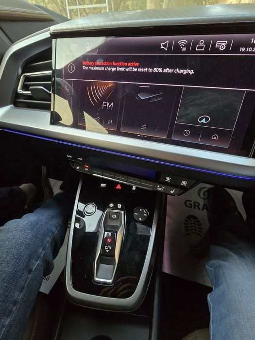 Audi.  Q4   40e-tron