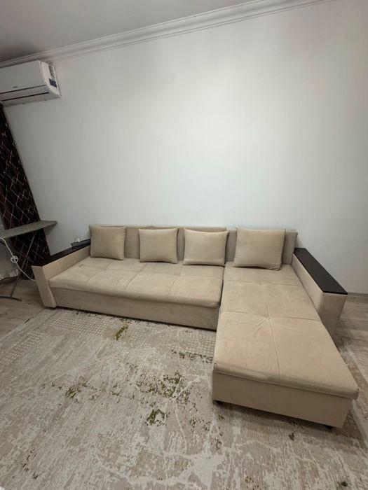 Диван бежевый Б/у