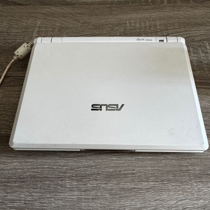 ASUS Eee PC 900 мини лаптоп с оригинално зарядно