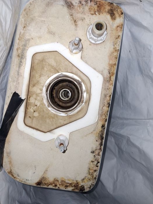 Продам сливной бачок