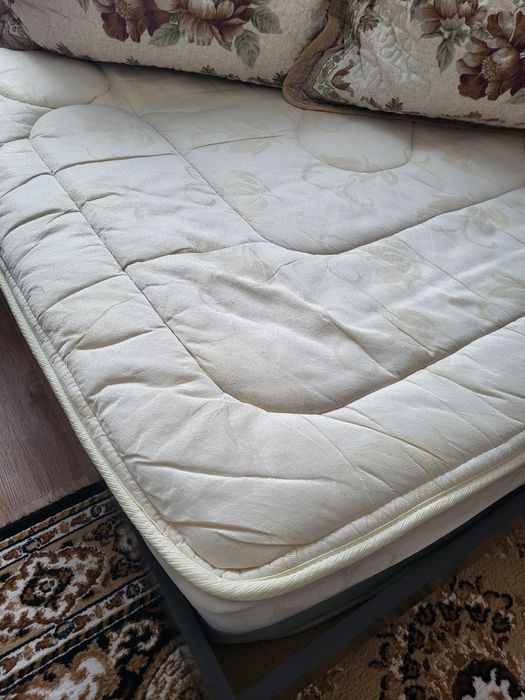 Продам двуспальную кровать