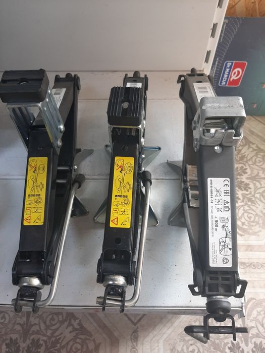 Продам домкрат ромбический винтовой.