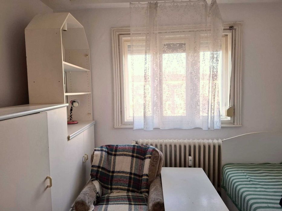 Dau în chirie garsoniera zona Rogerius, 17 mp, mobilată și utilată