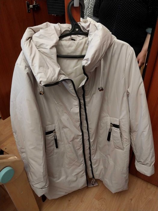 Продаю куртку весеннюю