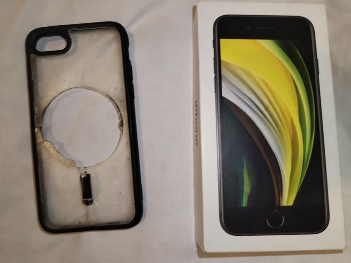 Vand iphone SE 2022 stare buna