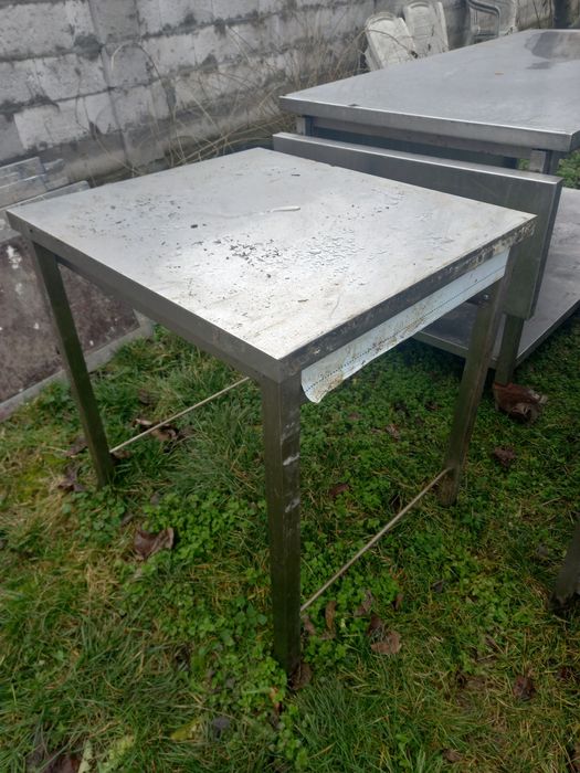 Работна маса от неръждавейка