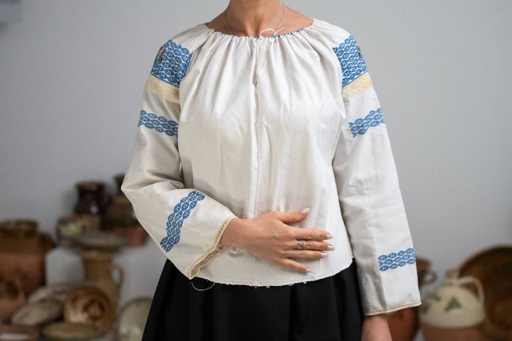 Ie/cămașă populară/costum traditional