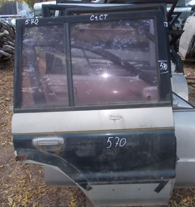 Продам Двери pajero 2