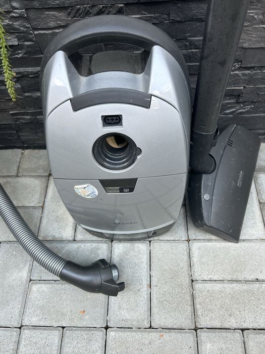 De vanzare Aspirator Miele Silver mod, S 758 de 1800w.