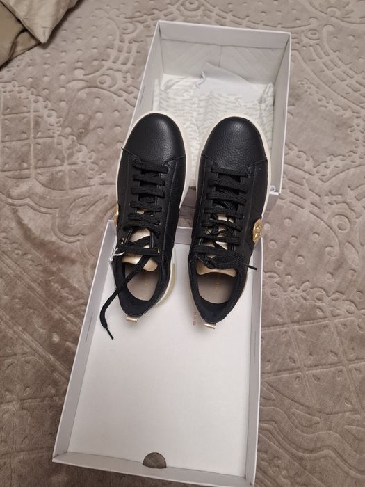 Черни дамски кецове нови