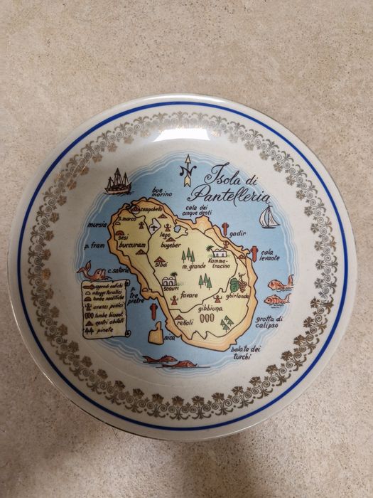 Разпродажба чинии за стена