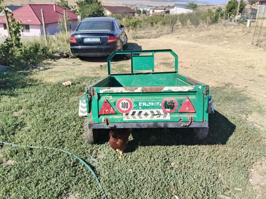 Vând remorcă  multucultor