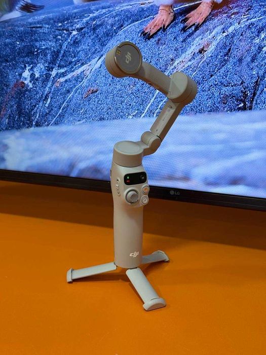 Продается стабилизатор DJI OSMO MOBILE 7