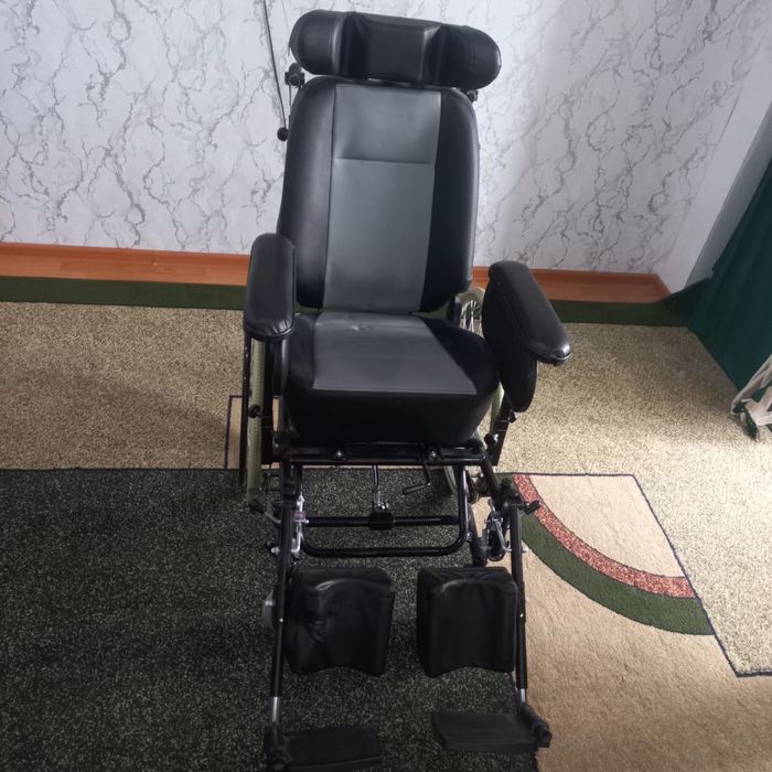 Продам инвалидную коляску (новая)