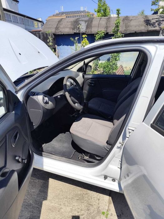 De vanzare Dacia Sandero din 2008 cmc 1400  benzina  .