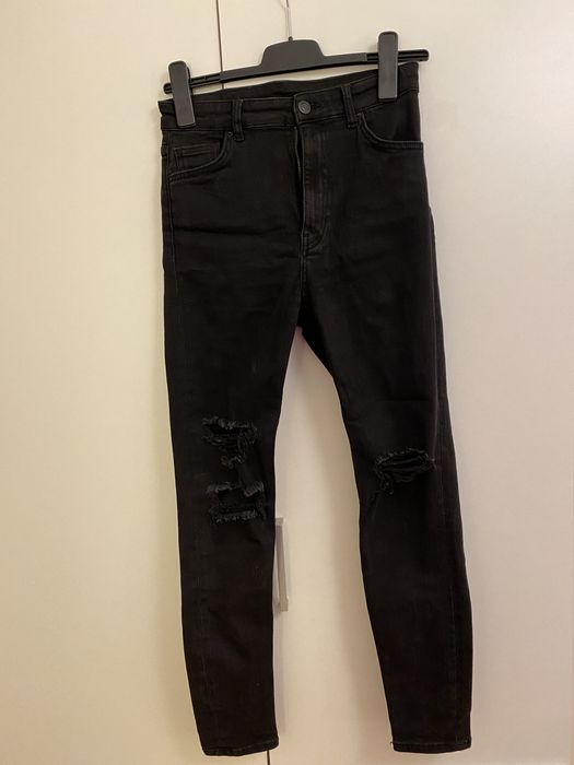 Blugi rupti Bershka negri